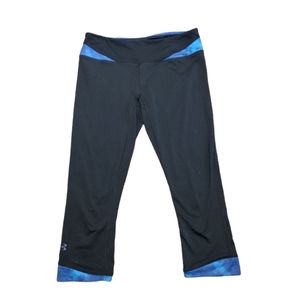 🛍️ CLEARANCE... Black Under Armour Cropped Leggings - Size Small